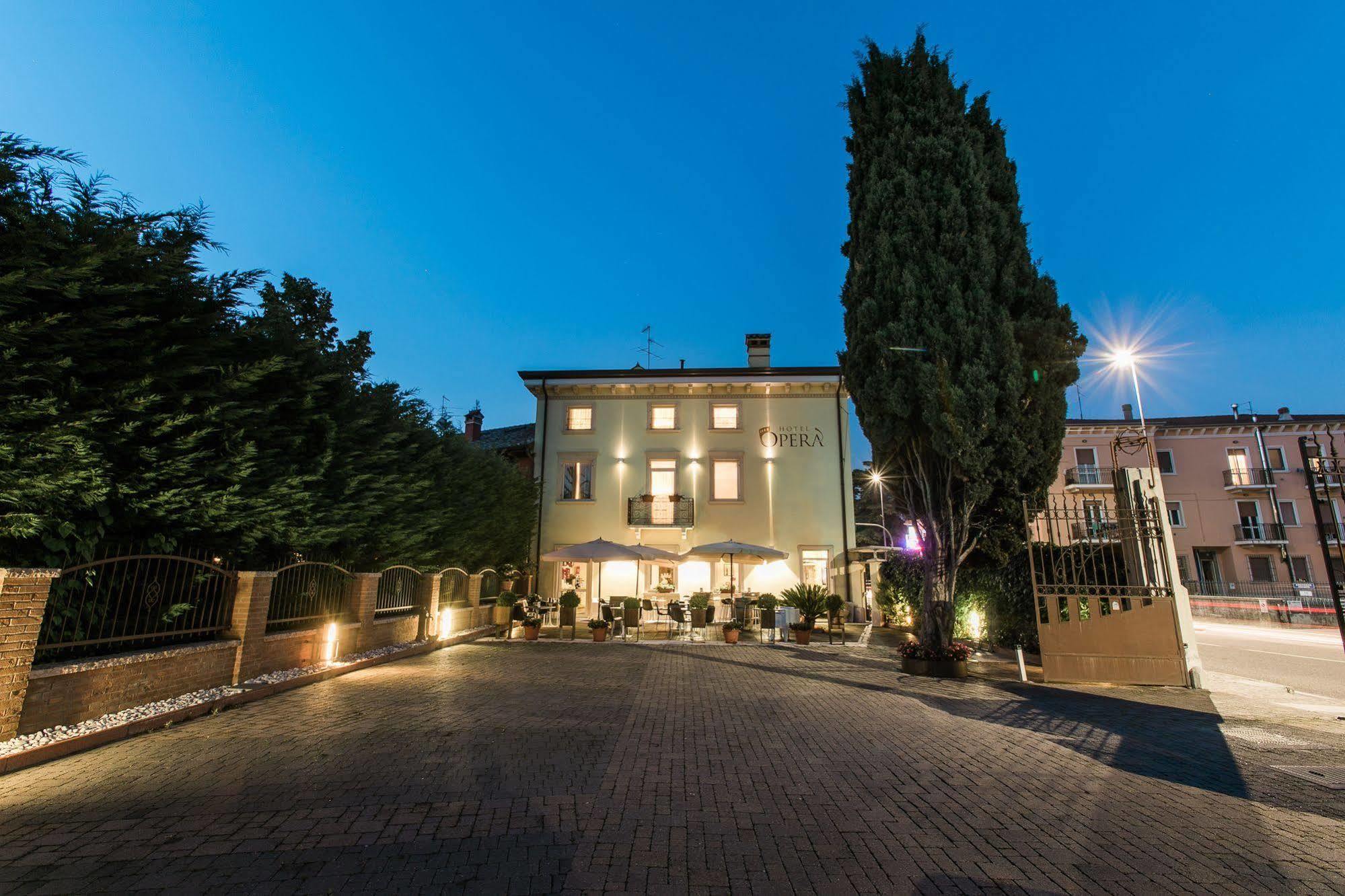 Hotel Opera Dossobuono Exterior foto